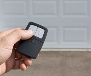 Read more about the article The Benefits of Upgrading to a Smart Garage Door Opener